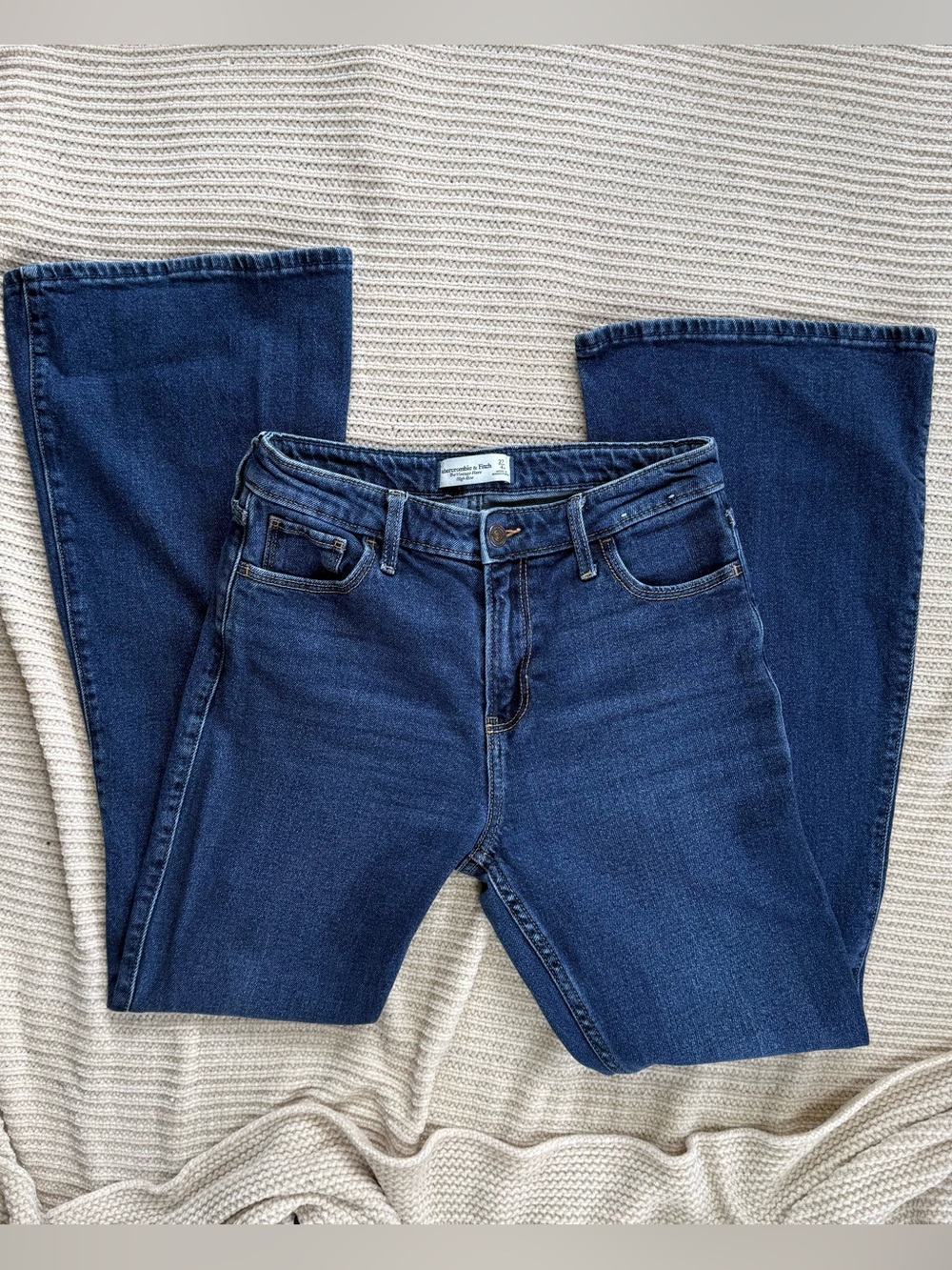 Abercrombie & Fitch The Vintage Flare High Rise Jeans Dark Wash Denim Size 27/4R